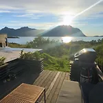Lyngvaer Seabreeze - Jacuzzi & Sauna - No 29 Hébergement de vacances *
