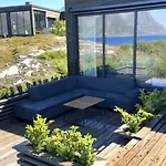 Lyngvaer Seabreeze - Jacuzzi & Sauna - No 29 * Kleppstad