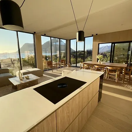 Sentralt I Lofoten Holiday home *