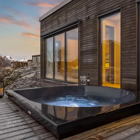 Sentralt I Lofoten Holiday home *
