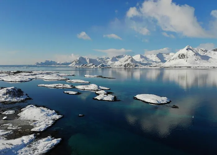 Сasa de vacaciones Lyngvaer Seabreeze - Jacuzzi & Sauna - No 29 Kleppstad