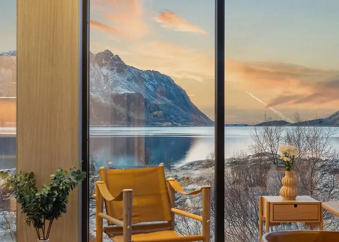 Lyngvaer Seabreeze - Jacuzzi & Sauna - No 29